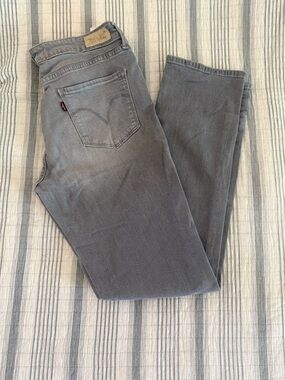 Levi's Women’s Gray fits like Straight-Leg Jeans
